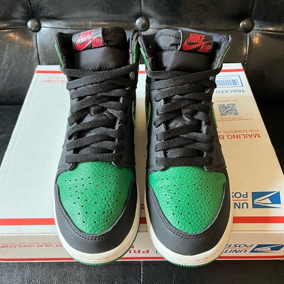 Jordan 1 High OG GS‎ “Pine Green 2.0” Sz 5.5Y / Women’s 7 - Picture 2 of 7